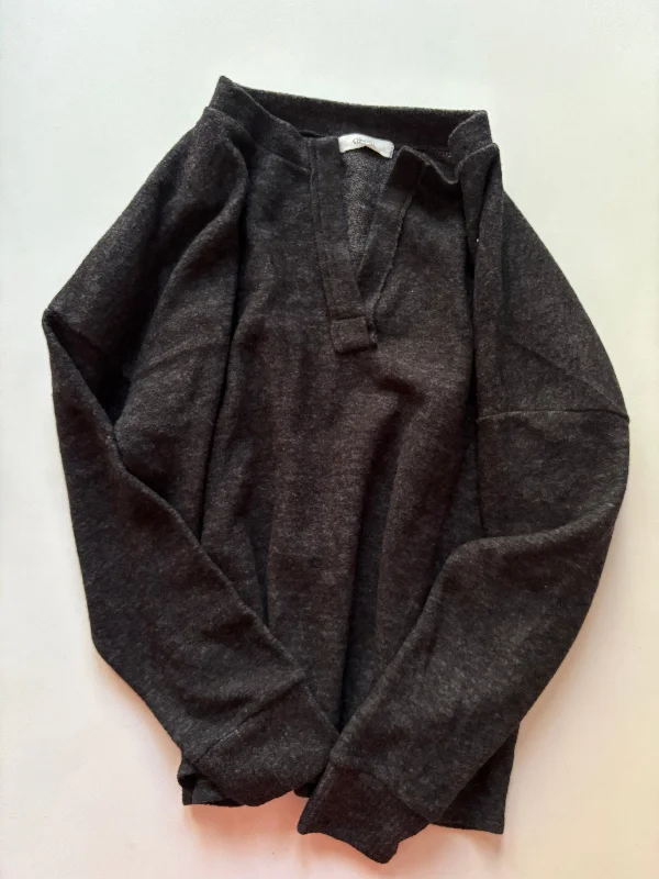 Men's Hoodies for SnowshoeingSweatshirt Crewneck By Cherish In Black, Size: L