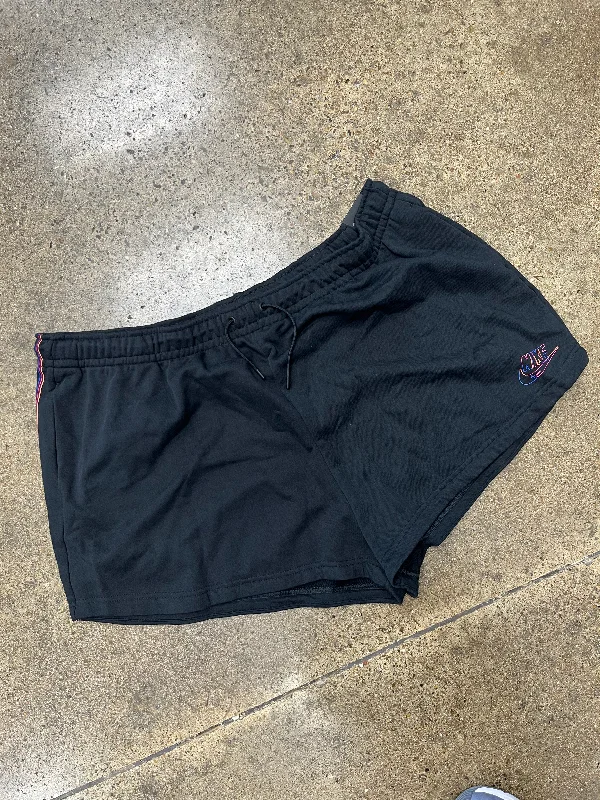 Work-Appropriate Men's Cargo and Utility ShortsAthletic Shorts By Nike In Black, Size:3X Work-Appropriate Men's Cargo and Utility ShortsAthletic Shorts By Nike In Black, Size:3X