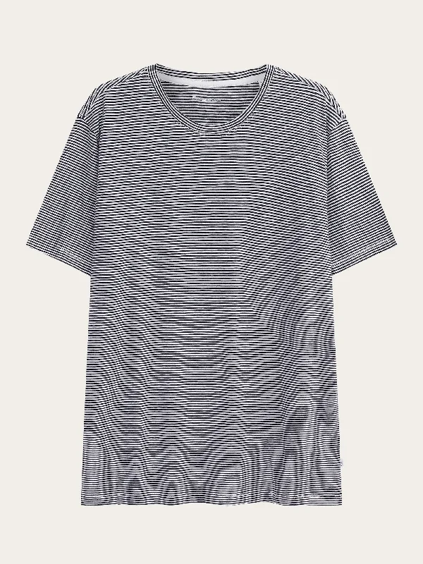 Men's Shirts with Wrinkle-Resistant FabricNarrow striped slub t-shirt - White stripe Men's Shirts with Wrinkle-Resistant FabricNarrow striped slub t-shirt - White stripe