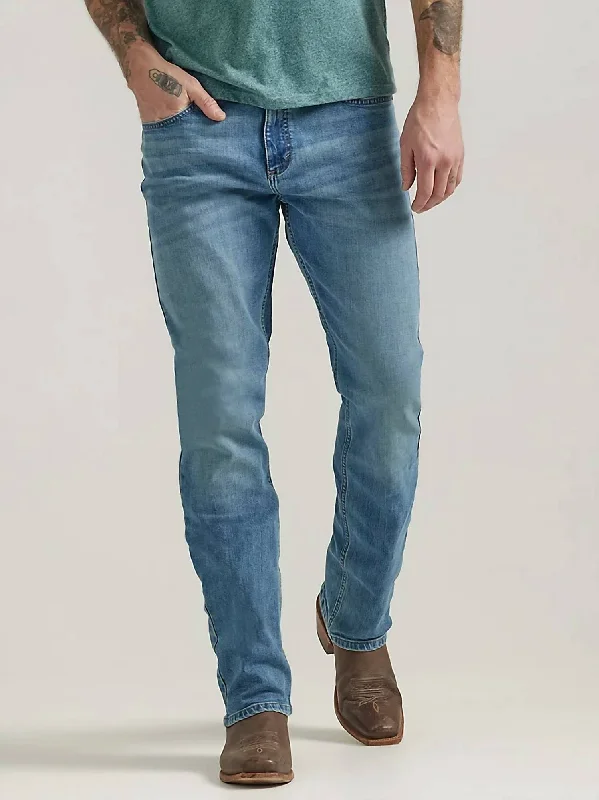 Cool Distressed Men's JeansMen's Slim Straight Jeans In Broken Spur