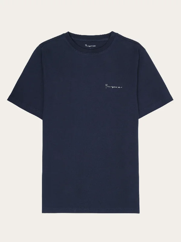 Men's Shirts for BoatingRegular fit colorful trademark print t-shirt - Regenerative Organic Certified® - GOTS/Vegan - Night Sky Men's Shirts for BoatingRegular fit colorful trademark print t-shirt - Regenerative Organic Certified® - GOTS/Vegan - Night Sky