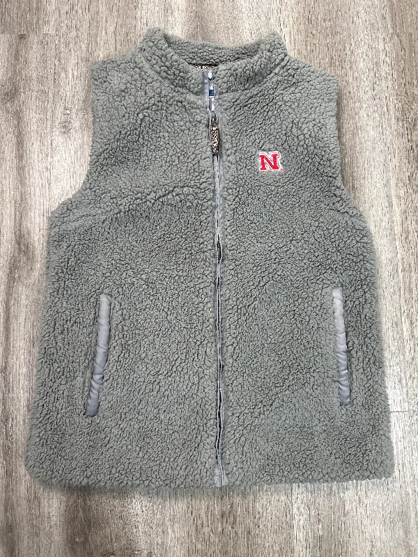 Men's Coats with Hand WarmersVest Faux Fur & Sherpa By SUMMIT SPORTSWEAR In Grey, Size: M Men's Coats with Hand WarmersVest Faux Fur & Sherpa By SUMMIT SPORTSWEAR In Grey, Size: M