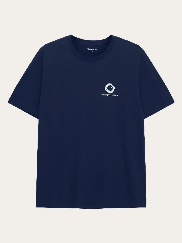 Men's Shirts with Logo EmbossmentsRegular fit single jersey wave chest t-shirt - GOTS/Vegan - Night Sky Men's Shirts with Logo EmbossmentsRegular fit single jersey wave chest t-shirt - GOTS/Vegan - Night Sky