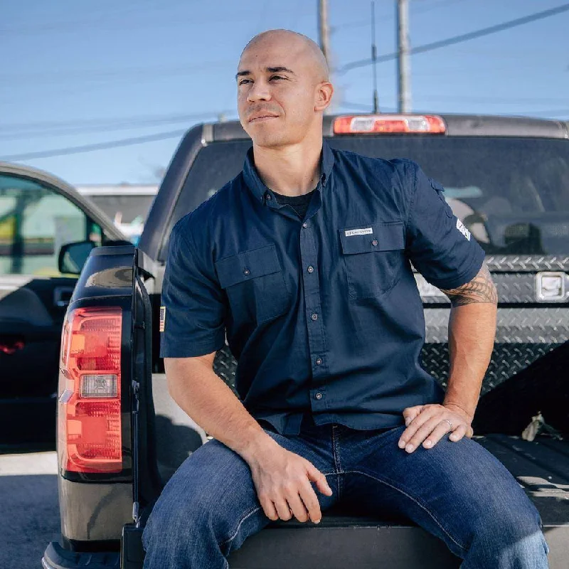 Men's Shirts with Spread CollarsMen's Garage Button Down - Navy