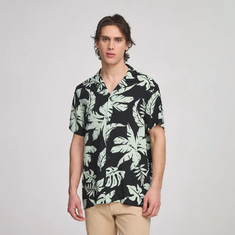 Men's Wingtip-Collar Shirts for a Classic TouchClassic Collar Short Sleeves Shirt