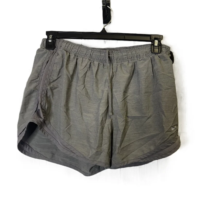 Everyday Essential Men's Casual and Loungewear ShortsAthletic Shorts By Nike Apparel In Grey, Size: Xl Everyday Essential Men's Casual and Loungewear ShortsAthletic Shorts By Nike Apparel In Grey, Size: Xl