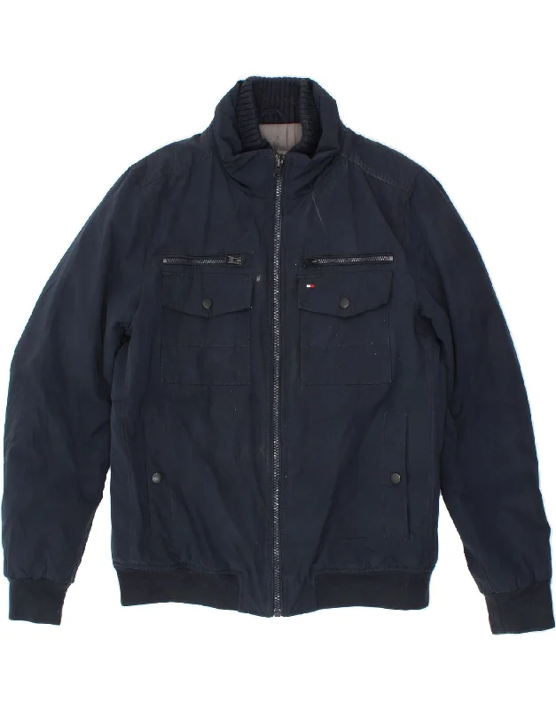 Men's Coats with PocketsTOMMY HILFIGER Mens Utility Jacket UK 40 Large Navy Blue Polyester Men's Coats with PocketsTOMMY HILFIGER Mens Utility Jacket UK 40 Large Navy Blue Polyester
